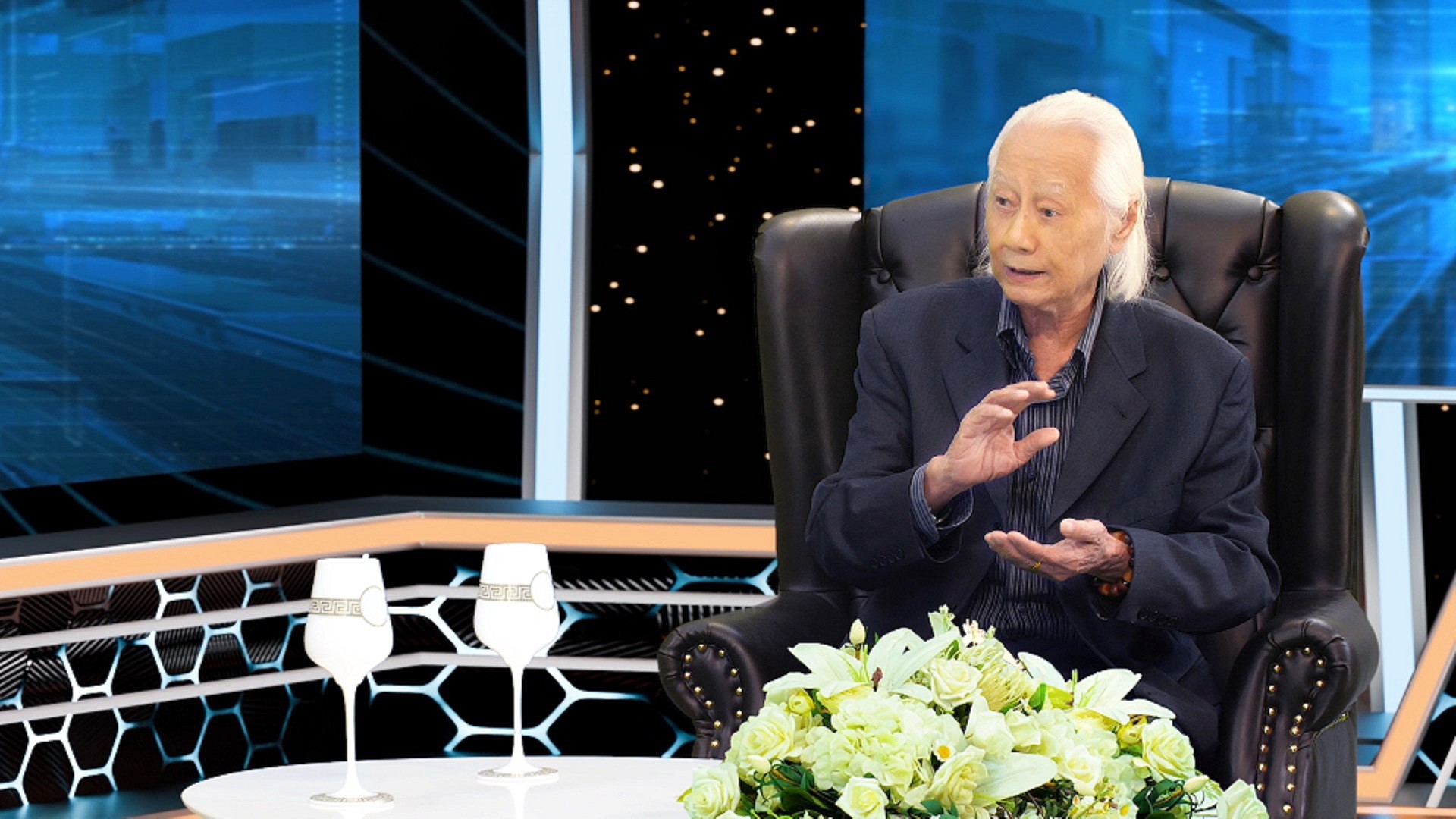 Nhạc sĩ - Nhiếp ảnh gia Thái Ngọc Sơn ở tuổi 90: Không phải sống lâu là lão làng, giỏi hơn người trẻ!