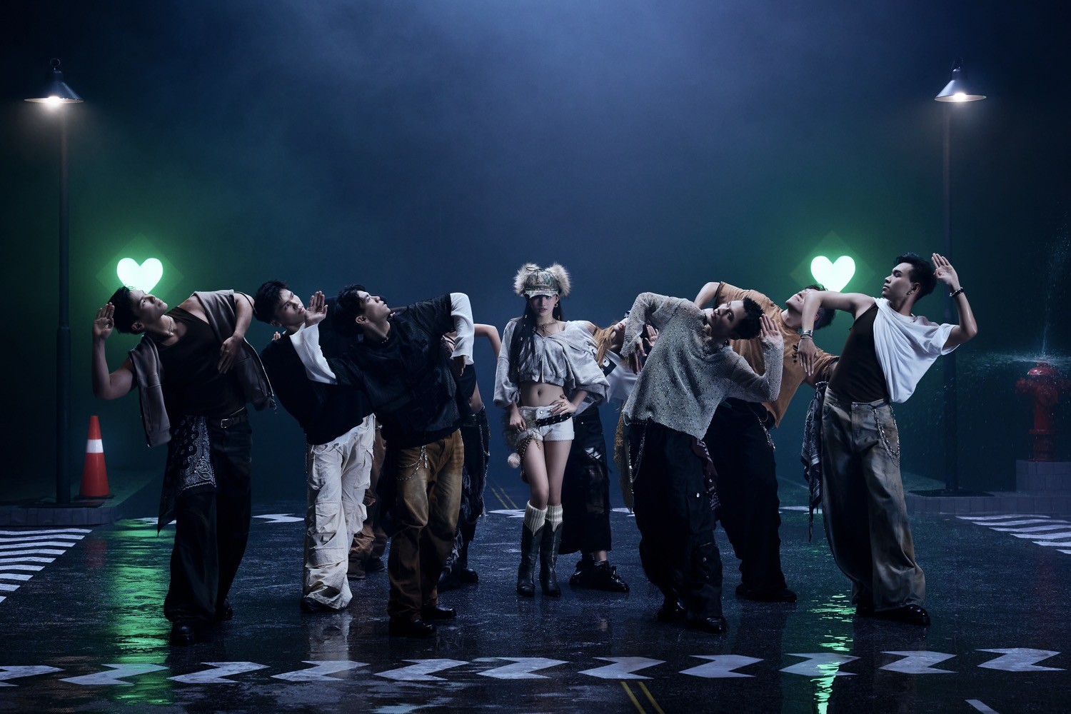 Dàn sao Việt đồng loạt chúc mừng LEXXY khi ra mắt MV 'Bật đèn xanh'