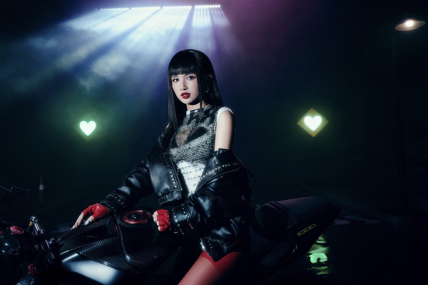 Dàn sao Việt đồng loạt chúc mừng LEXXY khi ra mắt MV 'Bật đèn xanh'