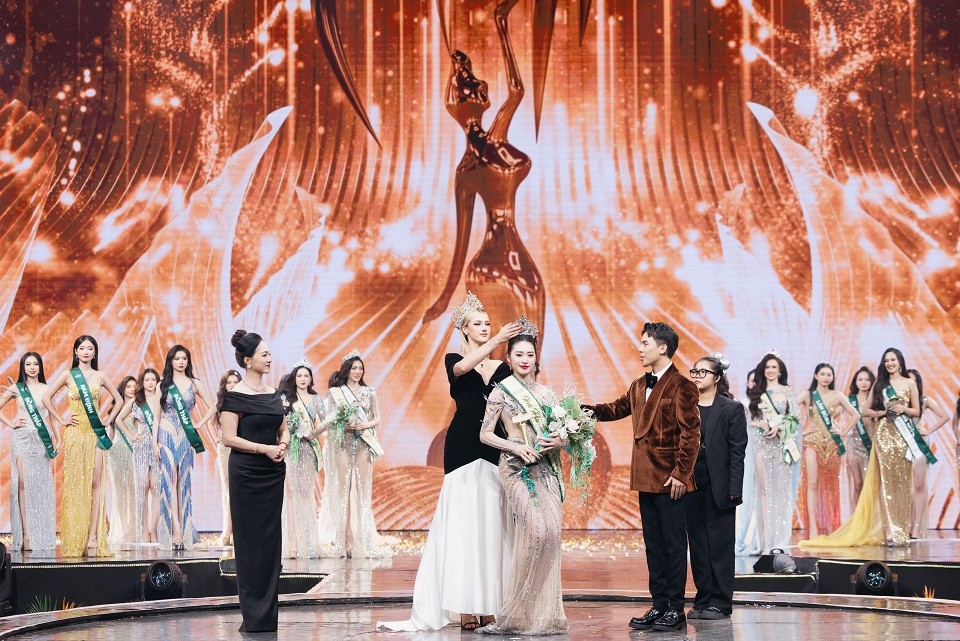 Người đẹp Hải Dương - Trâm Anh đăng quang 'Hoa hậu trái đất Việt Nam 2025'