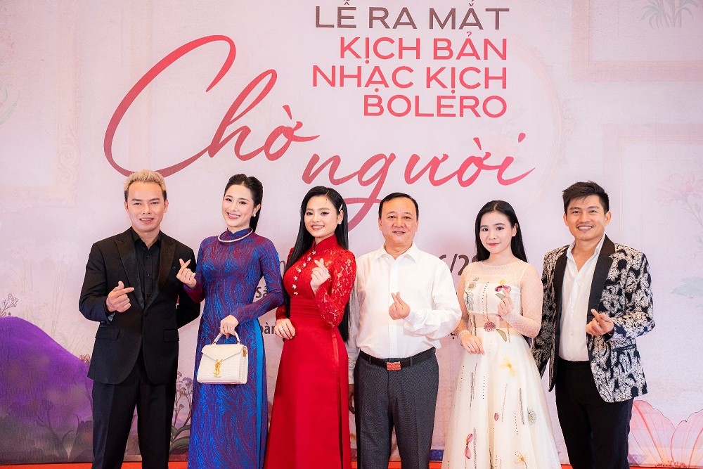 Ca sĩ Thu Hường được mời vào vai nữ chính chuỗi nhạc kịch bolero 'Chờ người'