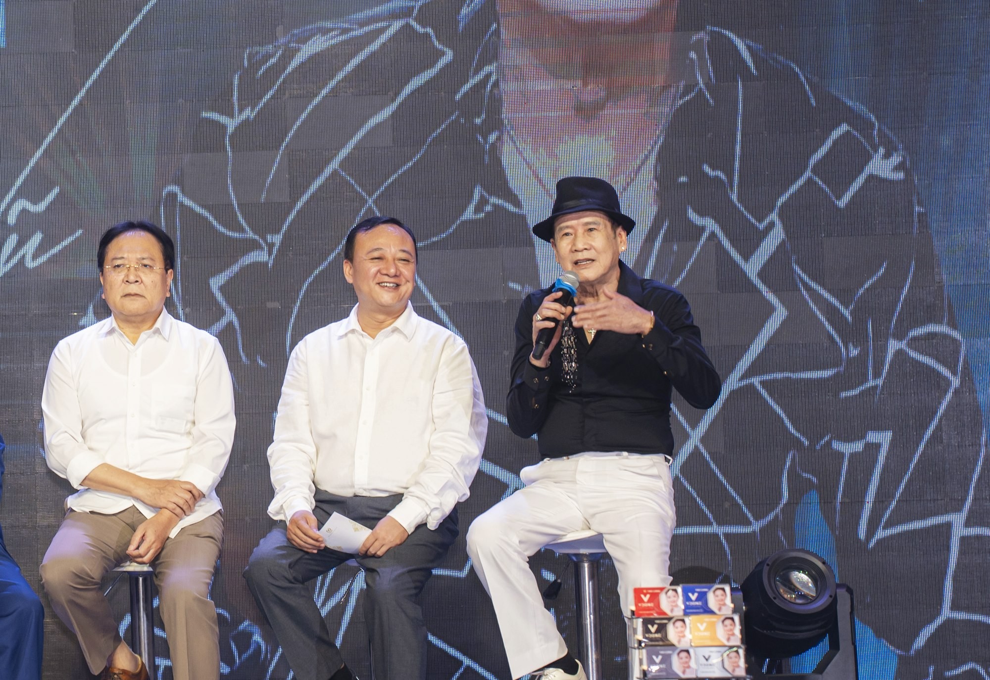 Ca sĩ Thu Hường được mời vào vai nữ chính chuỗi nhạc kịch bolero 'Chờ người'