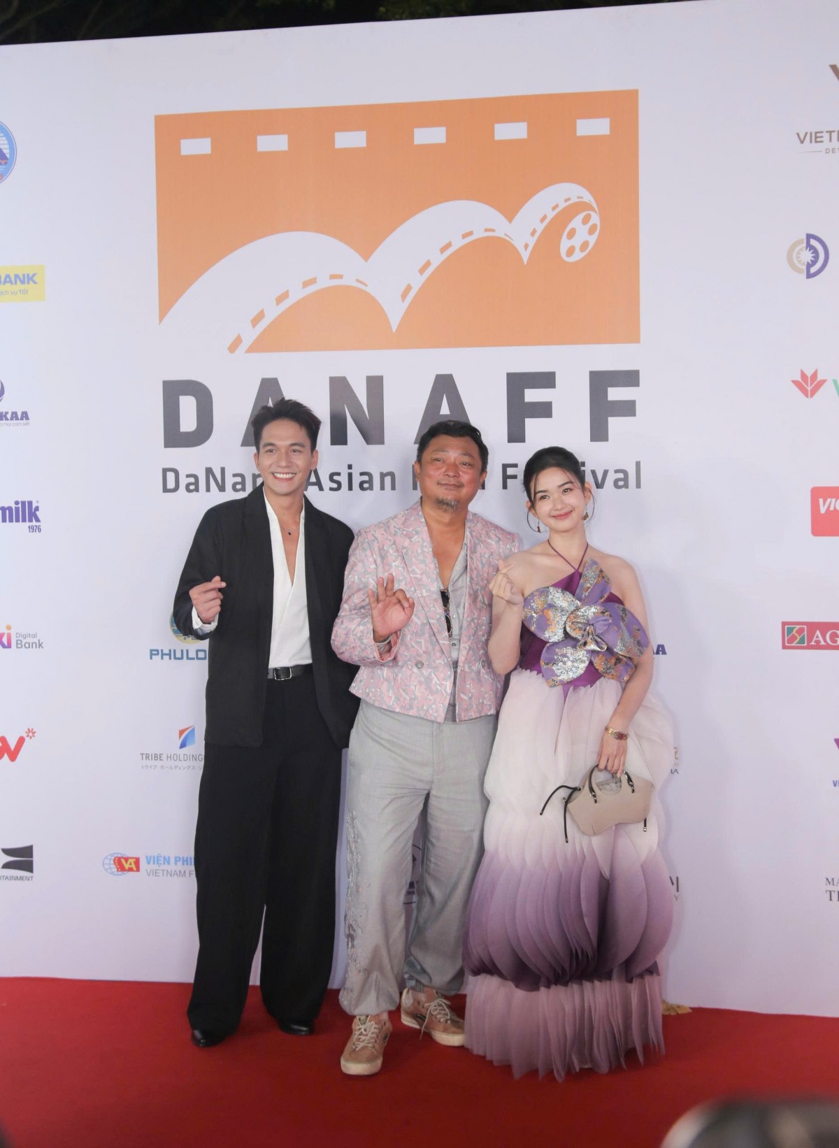 Dàn sao tỏa sáng trên thảm đỏ Liên hoan phim châu Á Đà Nẵng lần thứ Ba (DANAFF III)
