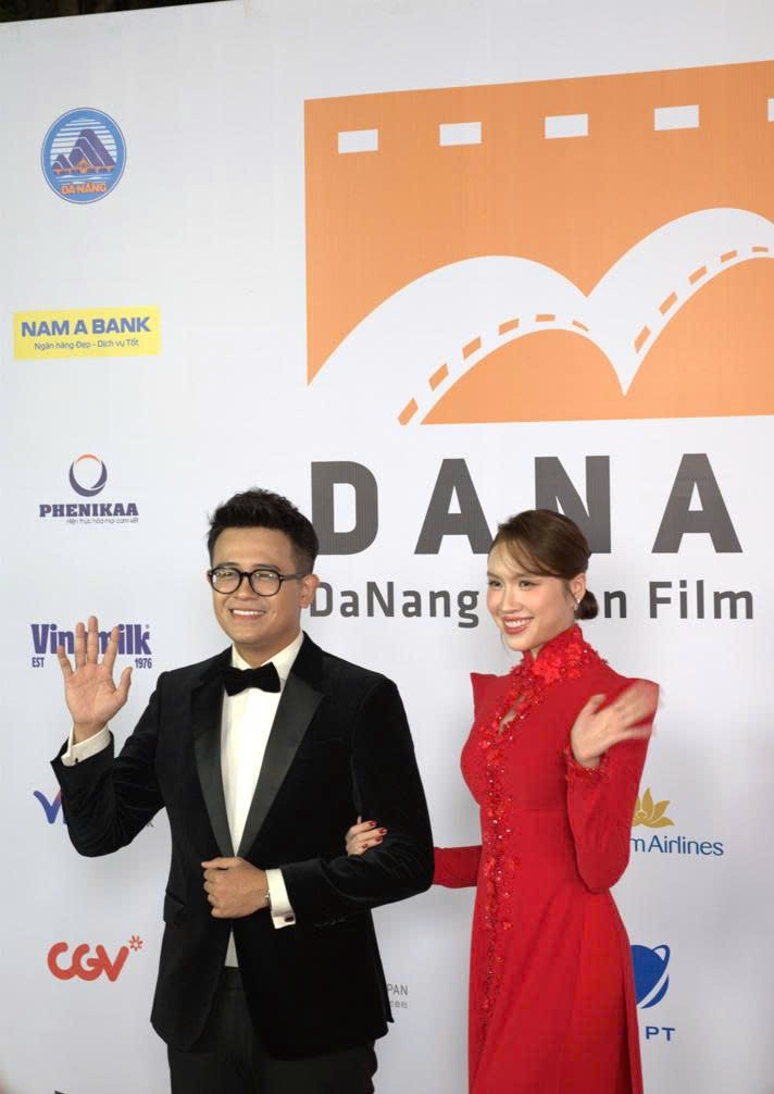 Dàn sao tỏa sáng trên thảm đỏ Liên hoan phim châu Á Đà Nẵng lần thứ Ba (DANAFF III)