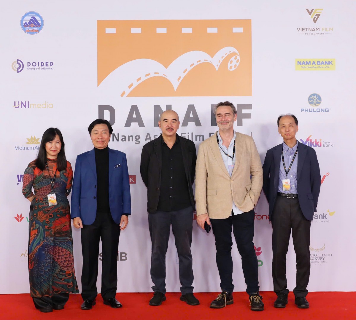 Dàn sao tỏa sáng trên thảm đỏ Liên hoan phim châu Á Đà Nẵng lần thứ Ba (DANAFF III)