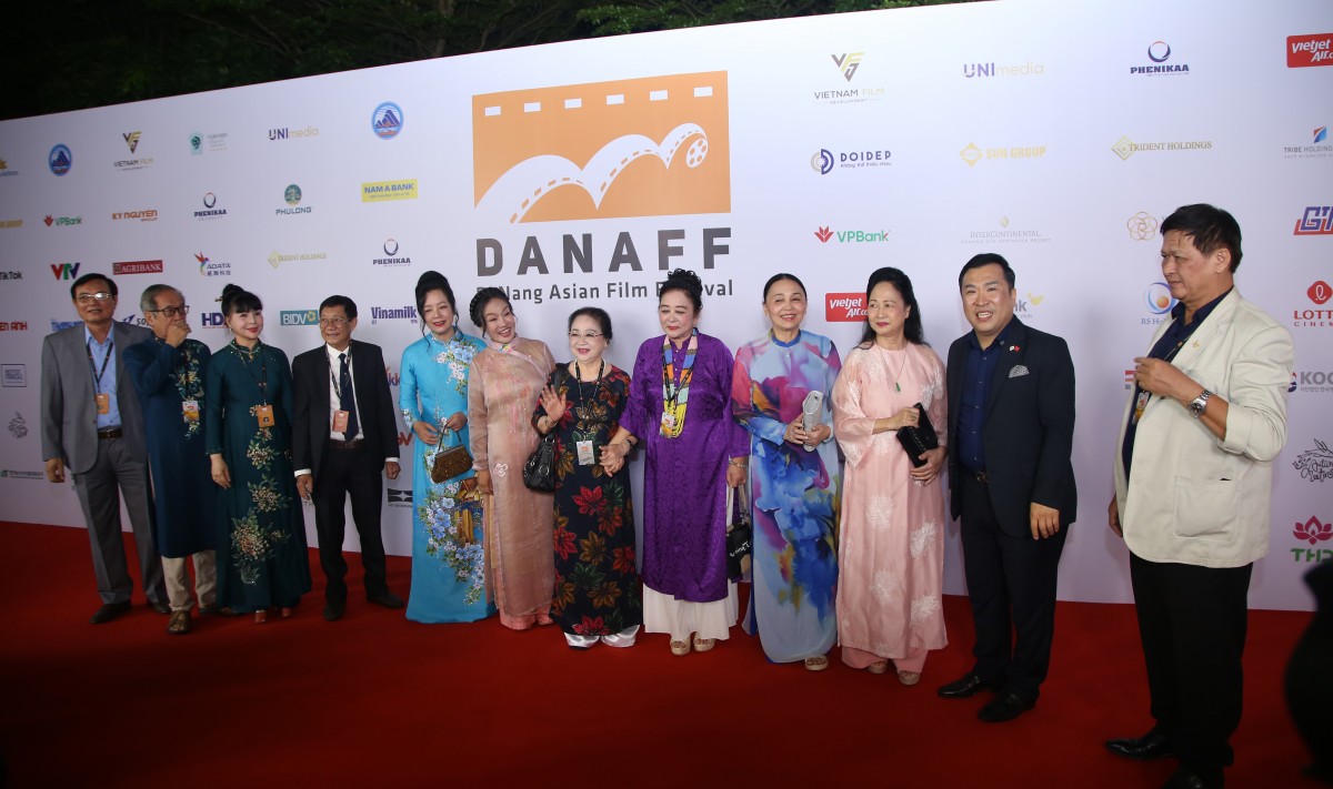 Dàn sao tỏa sáng trên thảm đỏ Liên hoan phim châu Á Đà Nẵng lần thứ Ba (DANAFF III)