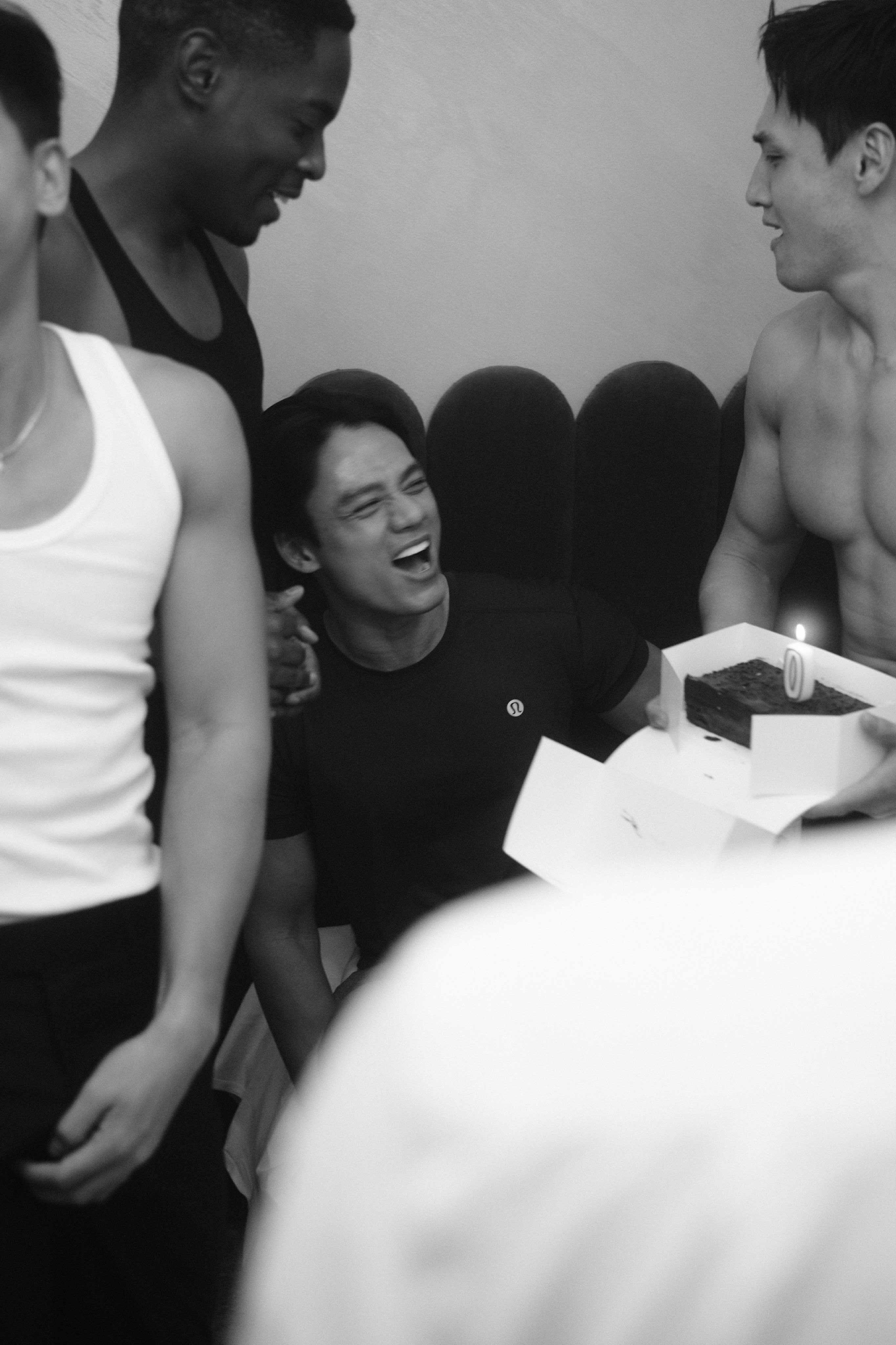 Top 10 'Nam vương siêu quốc gia 2025' Minh Khắc mừng sinh nhật đặc biệt cùng các thí sinh 'Mister Supranational 2025'