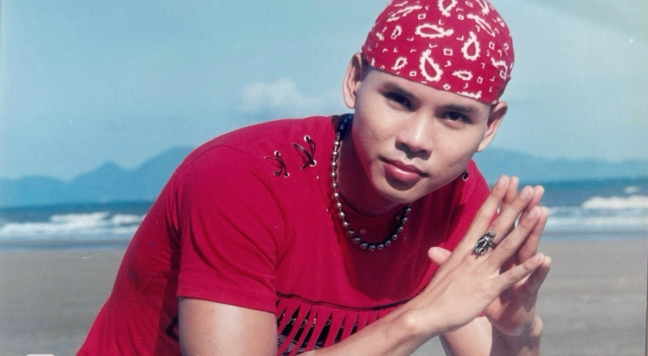 Phan Đinh Tùng kể về bức ảnh 'định mệnh' với bà xã Thái Ngọc Bích trong MV lyrics 'Ngồi bên em'