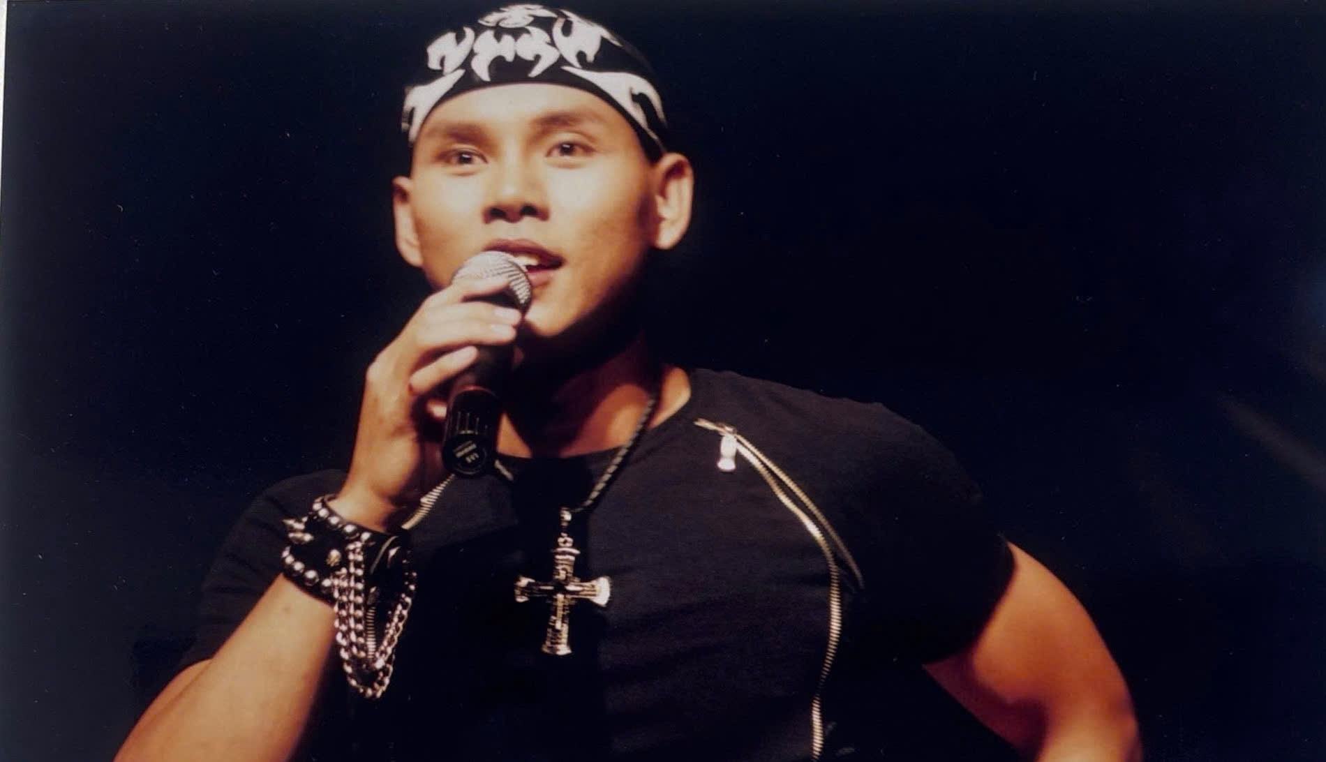 Phan Đinh Tùng kể về bức ảnh 'định mệnh' với bà xã Thái Ngọc Bích trong MV lyrics 'Ngồi bên em'