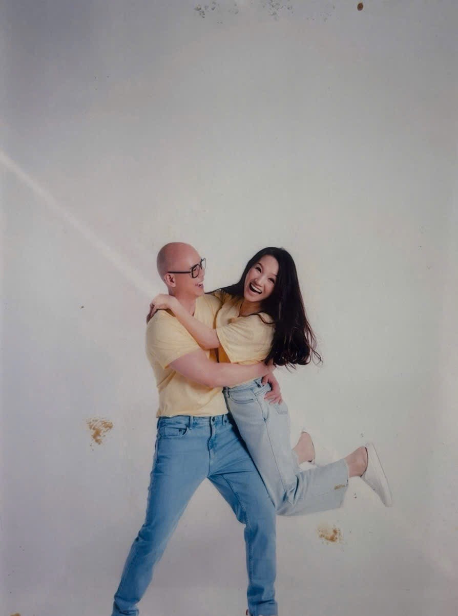 Phan Đinh Tùng kể về bức ảnh 'định mệnh' với bà xã Thái Ngọc Bích trong MV lyrics 'Ngồi bên em'