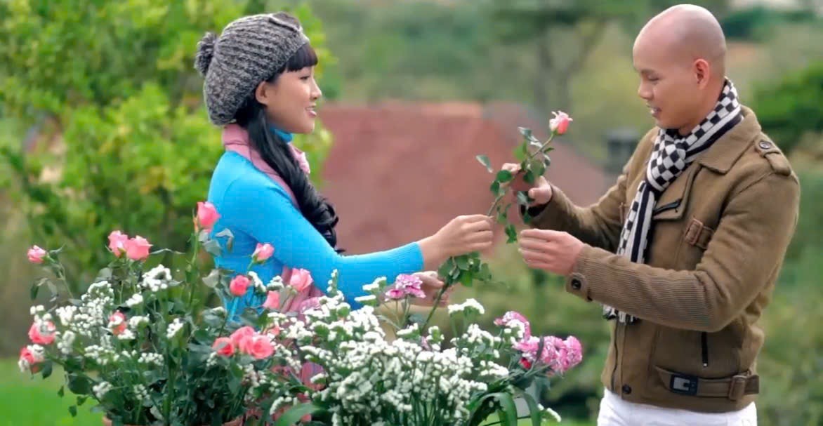 Phan Đinh Tùng kể về bức ảnh 'định mệnh' với bà xã Thái Ngọc Bích trong MV lyrics 'Ngồi bên em'