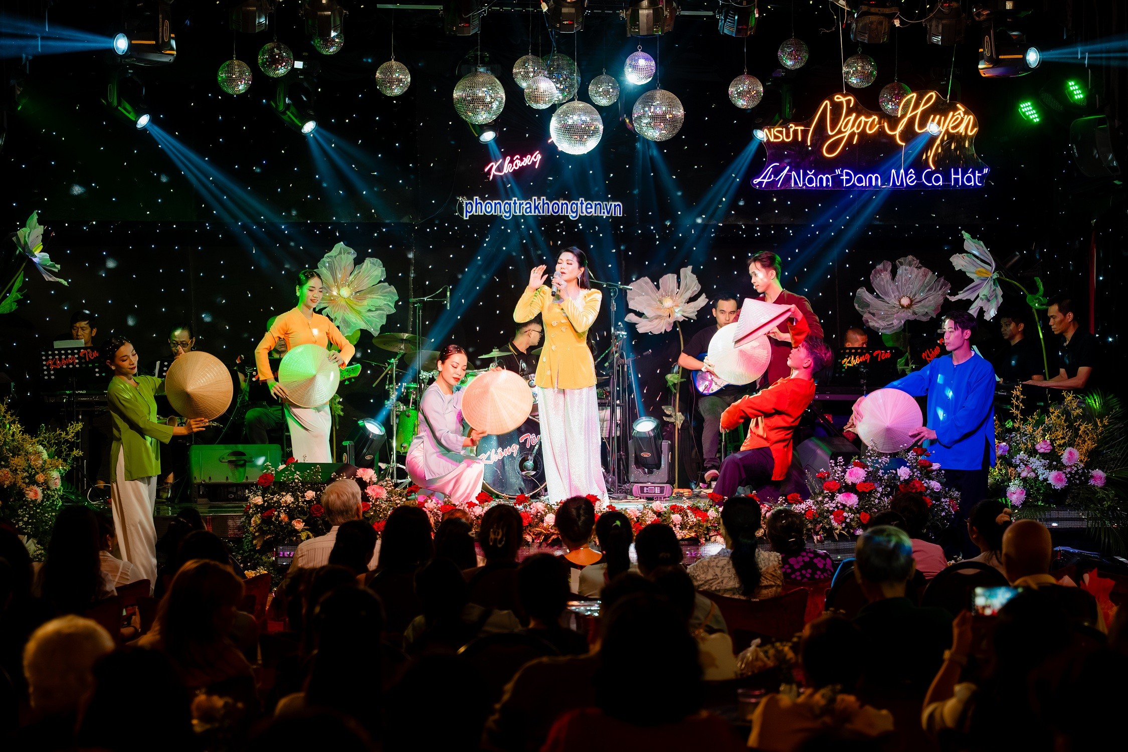 NSƯT Ngọc Huyền mừng tuổi mới với đêm nhạc kỷ niệm 41 năm ca hát