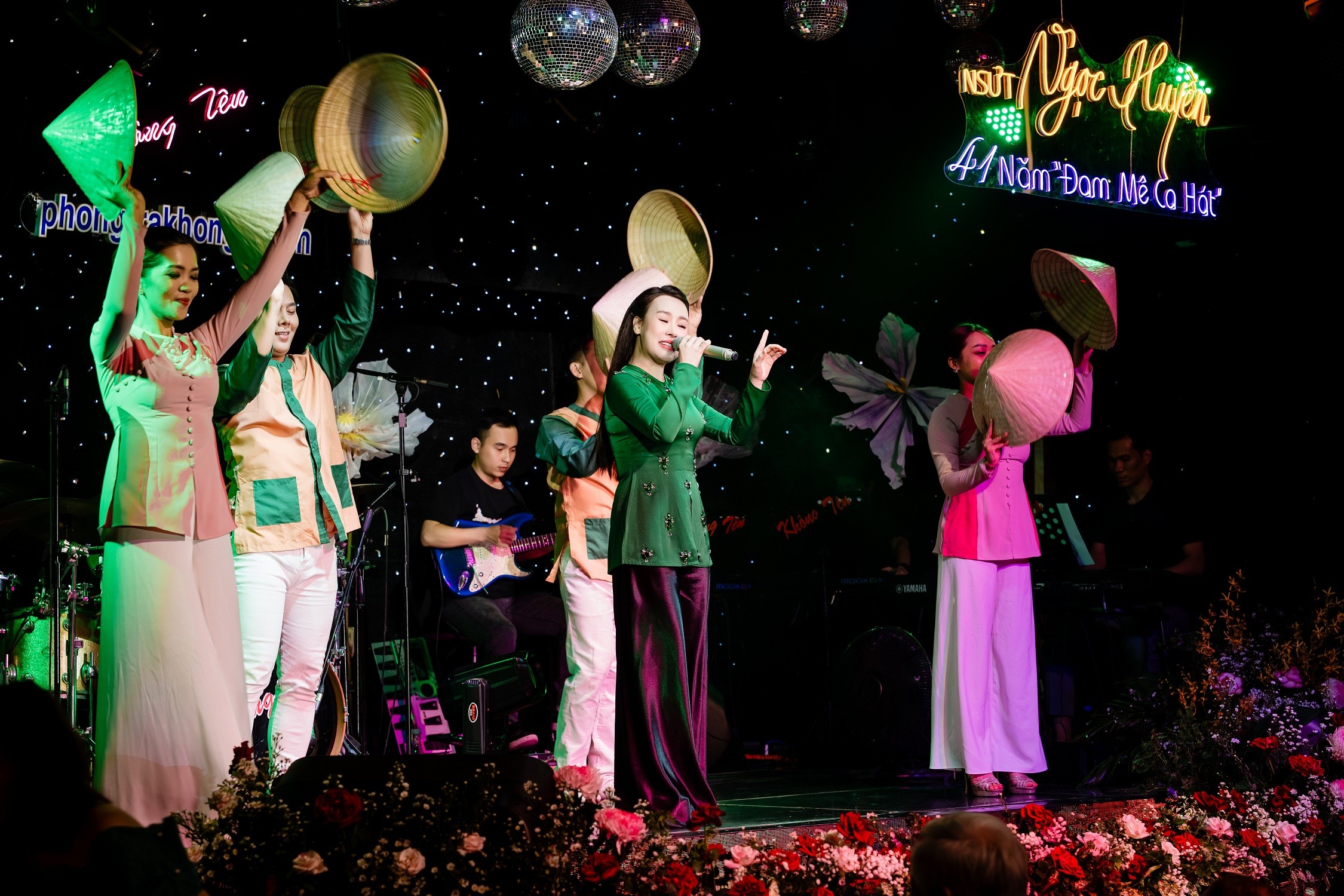 NSƯT Ngọc Huyền mừng tuổi mới với đêm nhạc kỷ niệm 41 năm ca hát