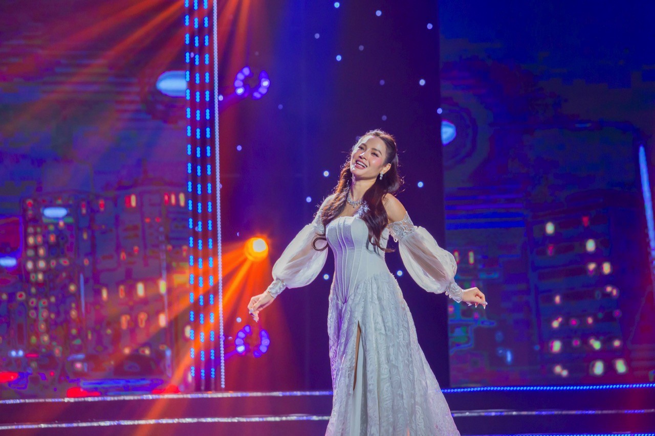 Phương Trinh Jolie: Nhiều người không thích tôi mặc đồ hơi sexy, nhưng đó là phong cách riêng của tôi!