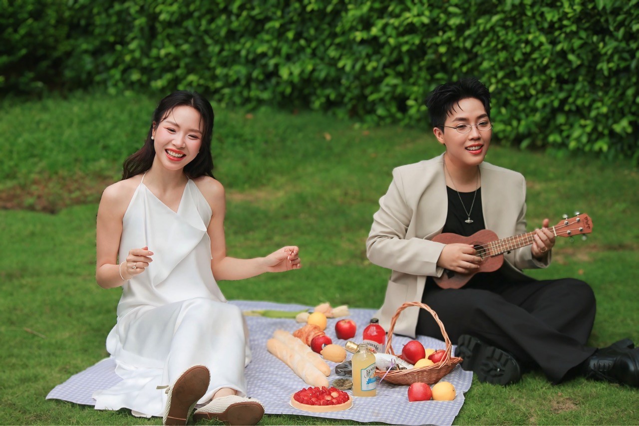 Kai Đinh 'báo hỷ' bằng thư tình âm nhạc gửi cô dâu, mời cả Amee hát nhạc cưới