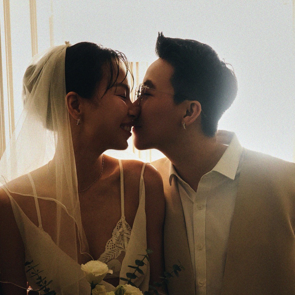 Kai Đinh 'báo hỷ' bằng thư tình âm nhạc gửi cô dâu, mời cả Amee hát nhạc cưới