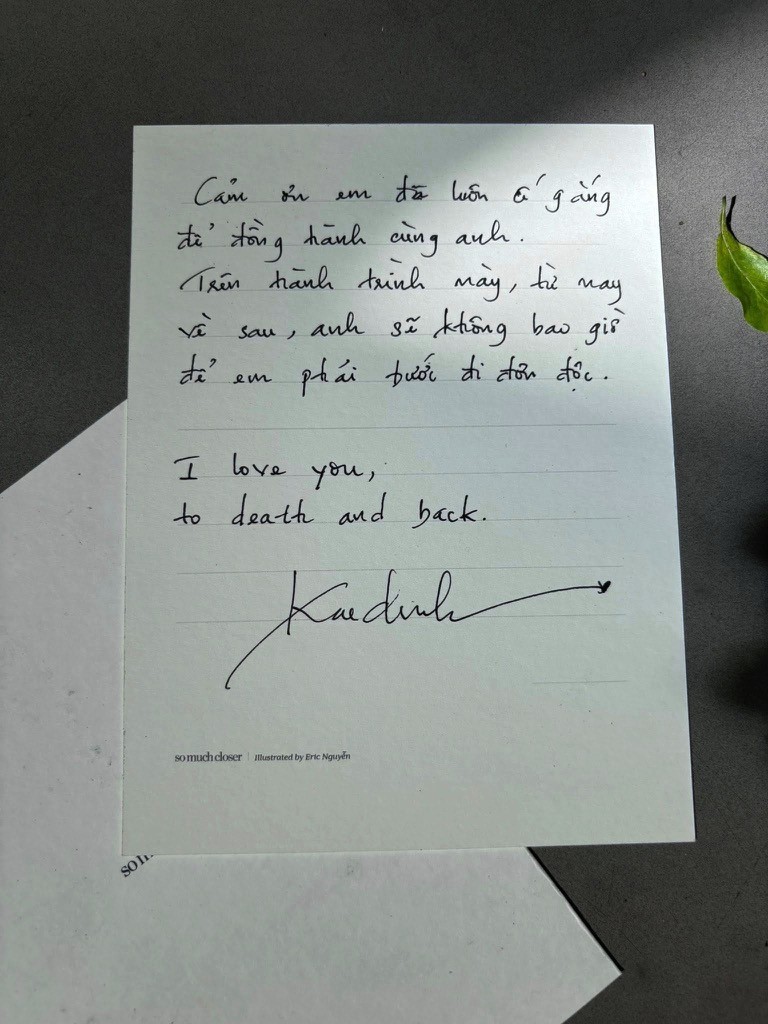 Kai Đinh 'báo hỷ' bằng thư tình âm nhạc gửi cô dâu, mời cả Amee hát nhạc cưới