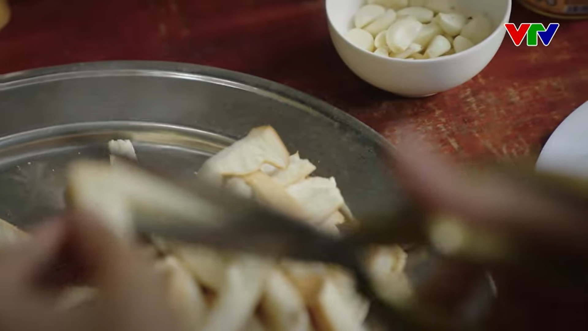 'Dịu dàng màu nắng' với màn 'Quảng cáo bánh mì' gây bão cộng đồng mạng