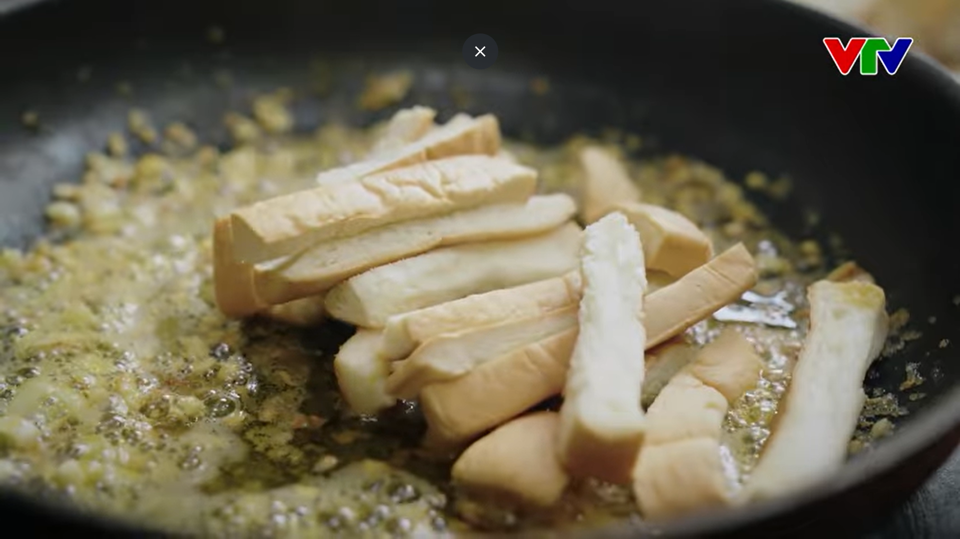 'Dịu dàng màu nắng' với màn 'Quảng cáo bánh mì' gây bão cộng đồng mạng