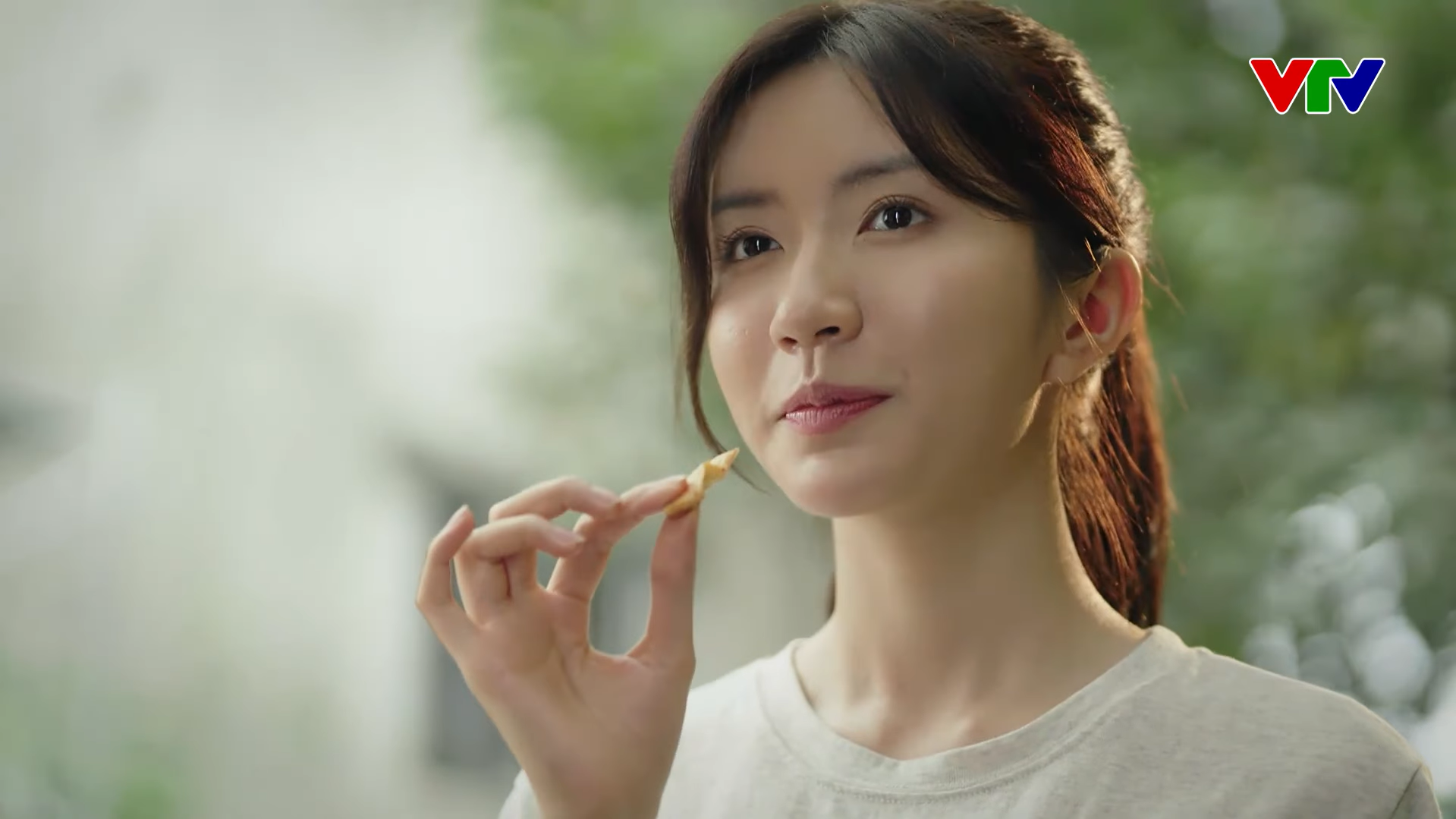 'Dịu dàng màu nắng' với màn 'Quảng cáo bánh mì' gây bão cộng đồng mạng