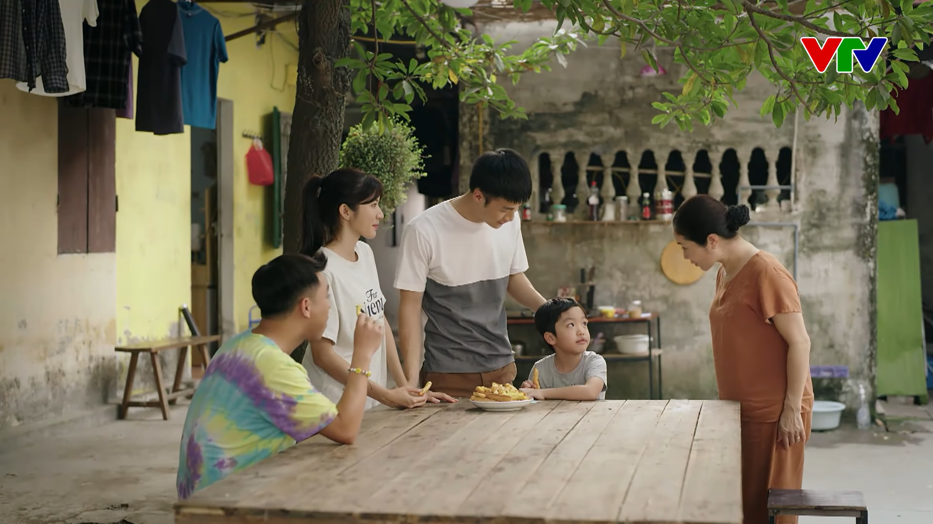 'Dịu dàng màu nắng' với màn 'Quảng cáo bánh mì' gây bão cộng đồng mạng