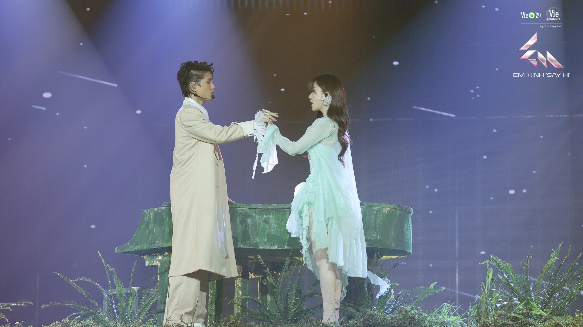 'Em xinh 'Say Hi' tập 5: Lượng người xem trực tiếp kỷ lục gần 600.000, tiếp tục 'công phá' Top Trending YouTube