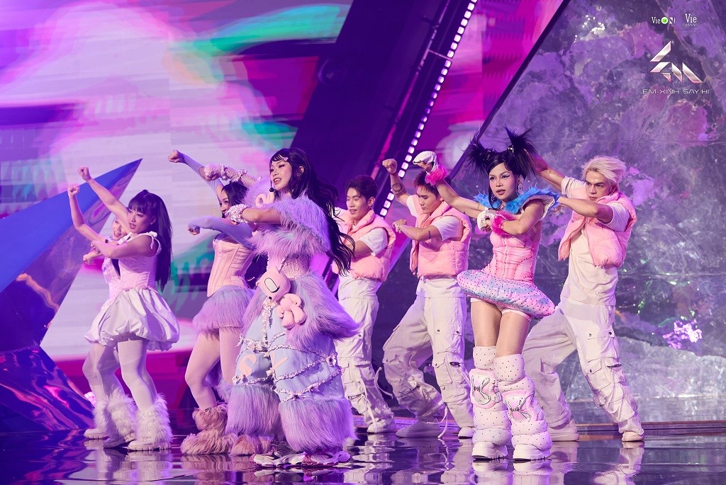 'Em xinh 'Say Hi' tập 5: Lượng người xem trực tiếp kỷ lục gần 600.000, tiếp tục 'công phá' Top Trending YouTube