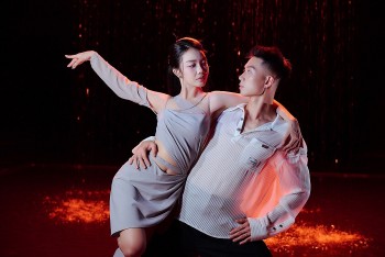 Hoàng Duyên nói lời tạm biệt 'Em xinh 'Say Hi' bằng âm nhạc chữa lành trong 'She never cries'