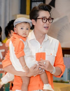 Nghệ sĩ Hòa Hiệp: Sao mình không có con sớm hơn!