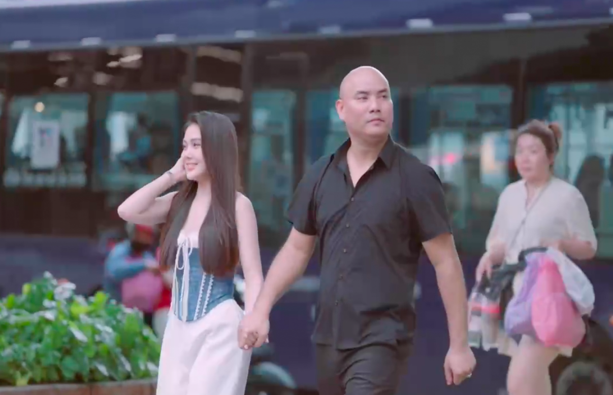 Liên tục sánh đôi bên A Tuân, phải chăng Ny Saki là tình mới của ông trùm truyền thông?