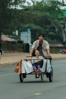 Hồng Đào, Tuấn Trần và hành trình 'lăn xả' cho bộ phim hợp tác Việt - Hàn 'Mang mẹ đi bỏ'
