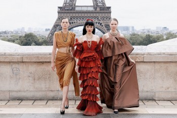 Jessica Minh Anh biến Paris thành bản giao hưởng thời trang