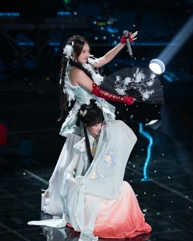 Tranh cãi điểm số của Lee Seung Hyun dành cho đội Phương Mỹ Chi tại Sing! Asia