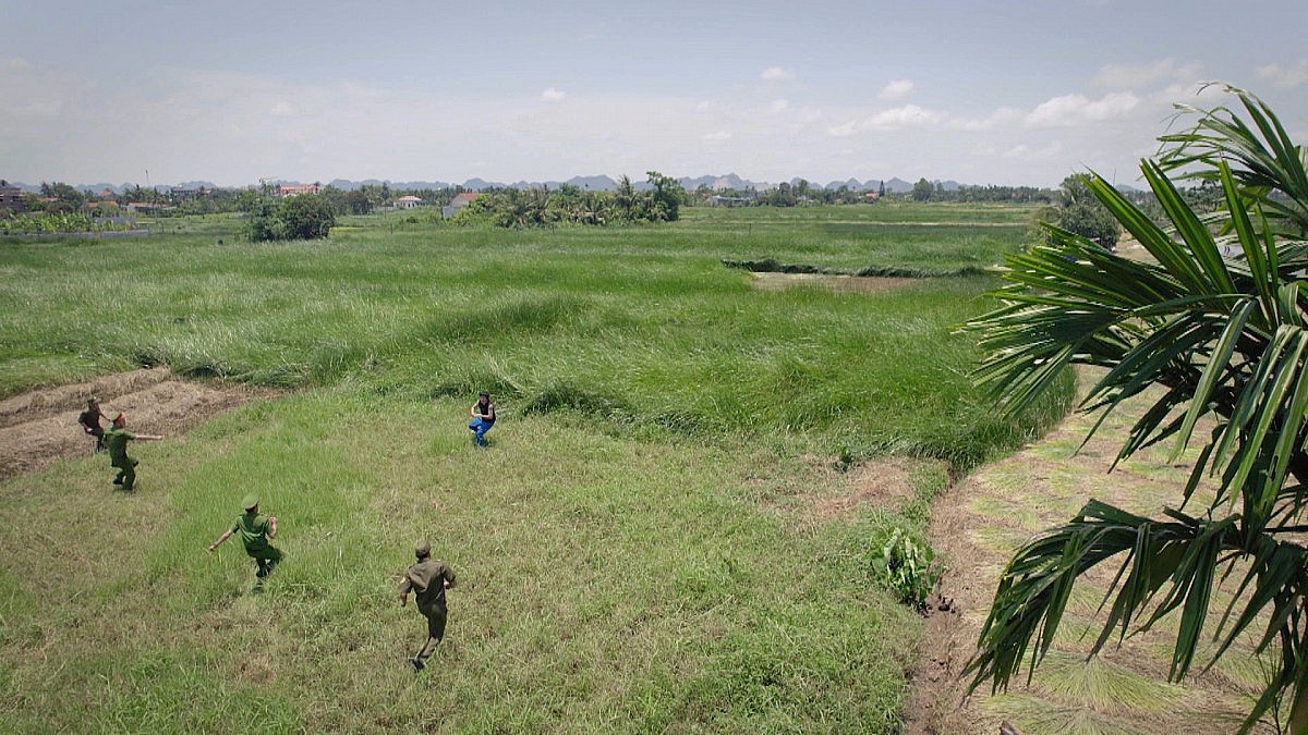 Tuấn Tú mất ăn, mất ngủ với vai trưởng công an xã trong phim chính luận