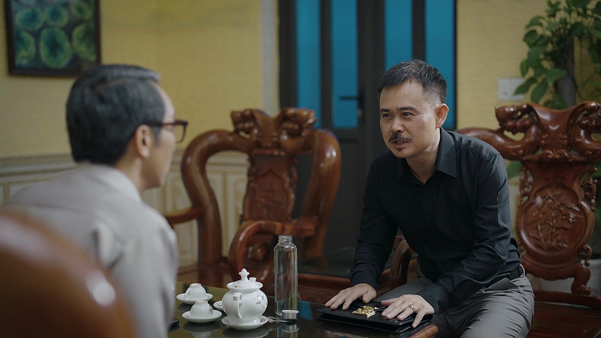 Tuấn Tú mất ăn, mất ngủ với vai trưởng công an xã trong phim chính luận