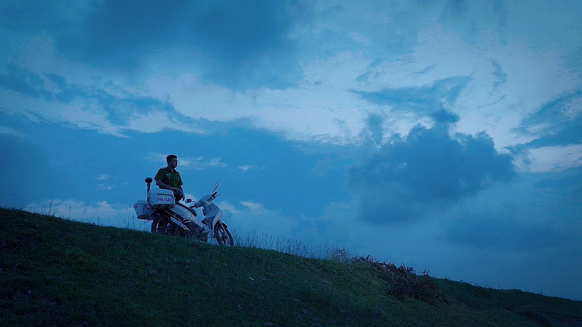 Tuấn Tú mất ăn, mất ngủ với vai trưởng công an xã trong phim chính luận