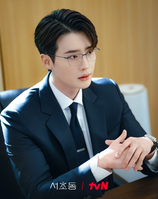 'Law and the City' của Lee Jong Suk đứng đầu bảng xếp hạng tại 150 quốc gia
