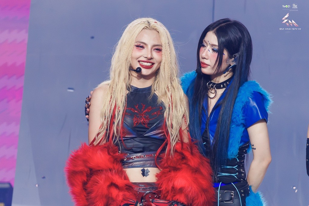 'Em xinh 'Say Hi' tập 8: Em xinh LyHan suýt ngất trên sân khấu, lần đầu chia sẻ cảm giác cô đơn suốt cuộc đời