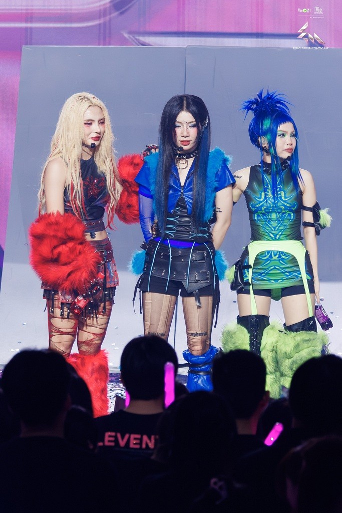 'Em xinh 'Say Hi' tập 8: Em xinh LyHan suýt ngất trên sân khấu, lần đầu chia sẻ cảm giác cô đơn suốt cuộc đời