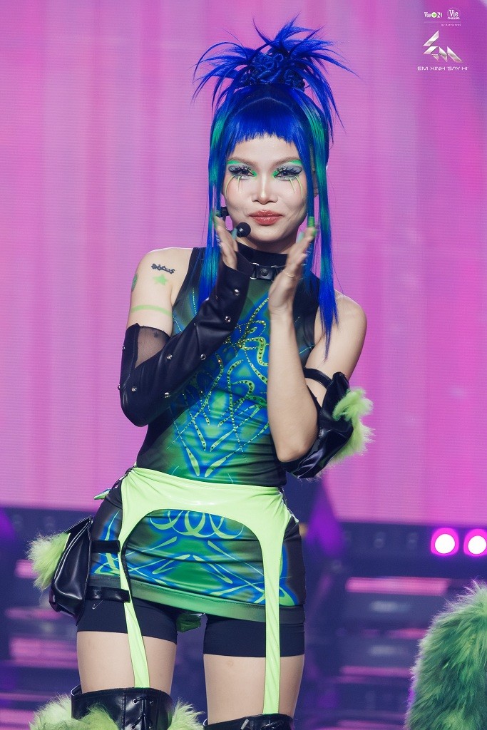 'Em xinh 'Say Hi' tập 8: Em xinh LyHan suýt ngất trên sân khấu, lần đầu chia sẻ cảm giác cô đơn suốt cuộc đời