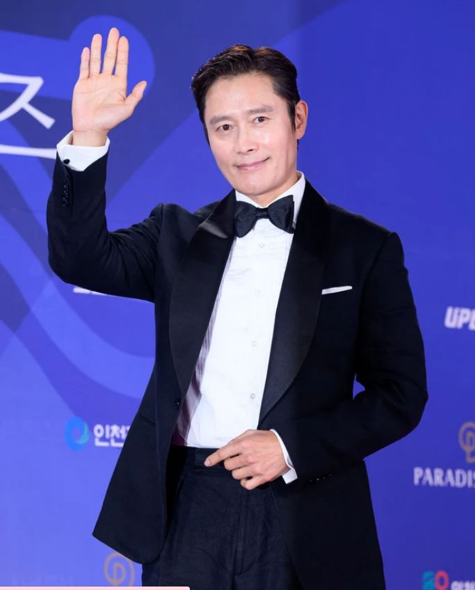 Giải thưởng Rồng Xanh gây tranh cãi vì 'bỏ quên' Lee Byung Hun