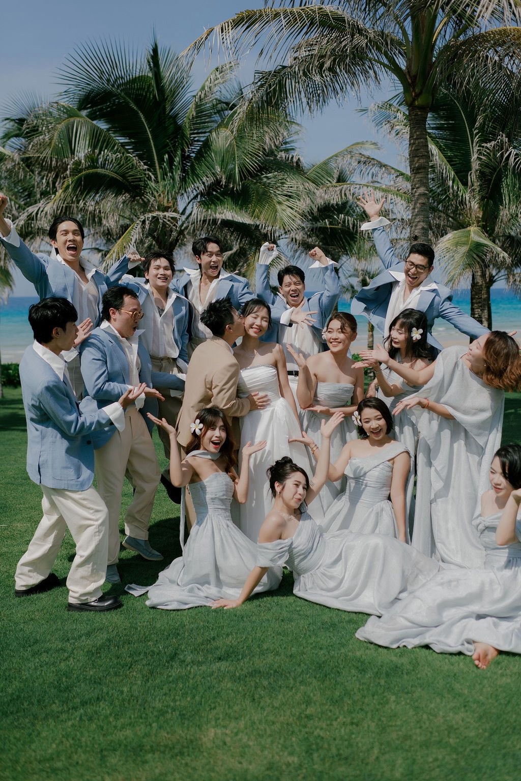 Kai Đinh viết hẳn một ca khúc để được… hôn vợ, EP nhạc cưới mời cả Đức Phúc, Erik, Orange, Amee