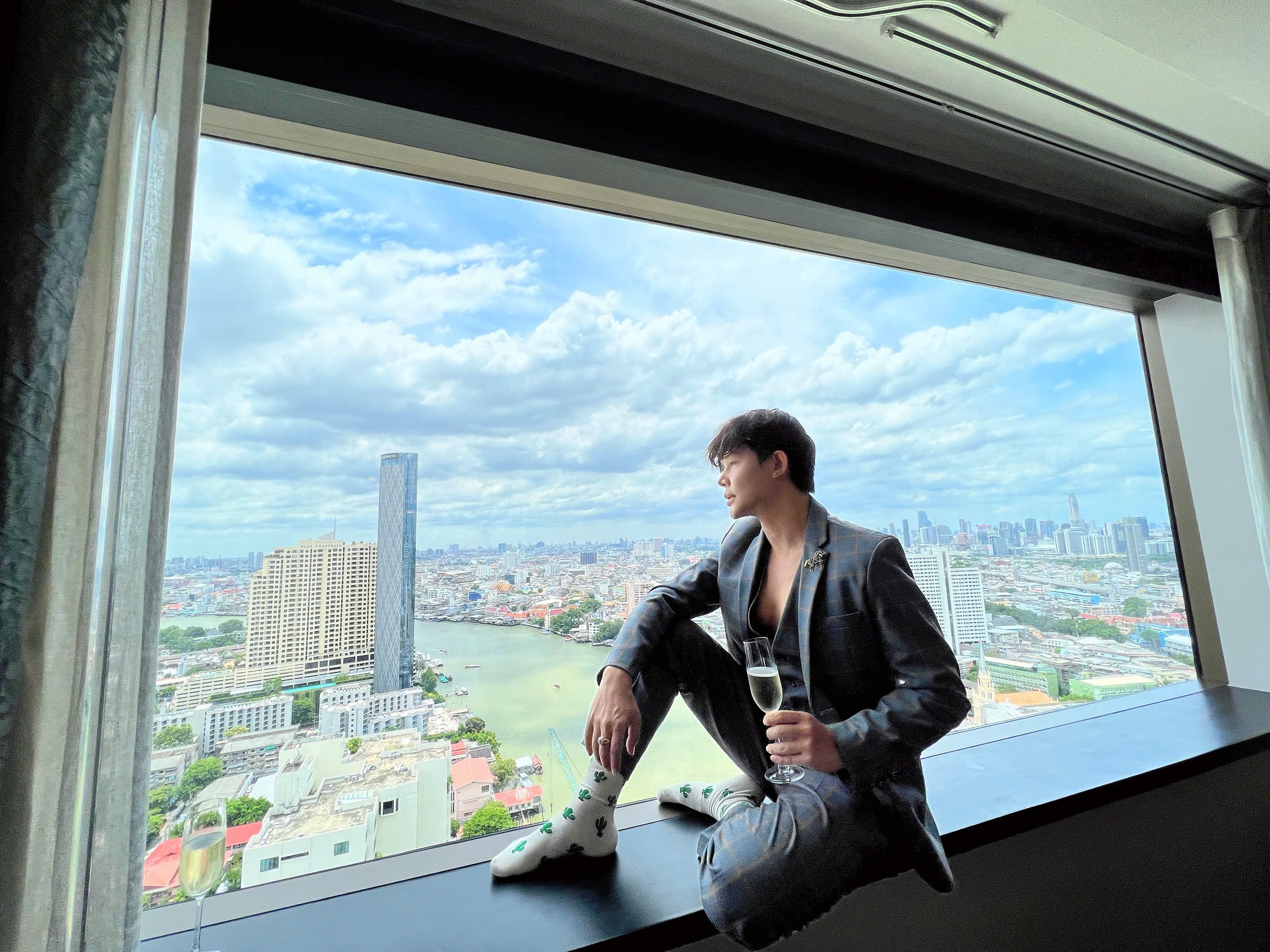 Nathan Lee 'chữa lành' trái tim cô đơn với ca khúc mới 'Người có nhớ tôi không'