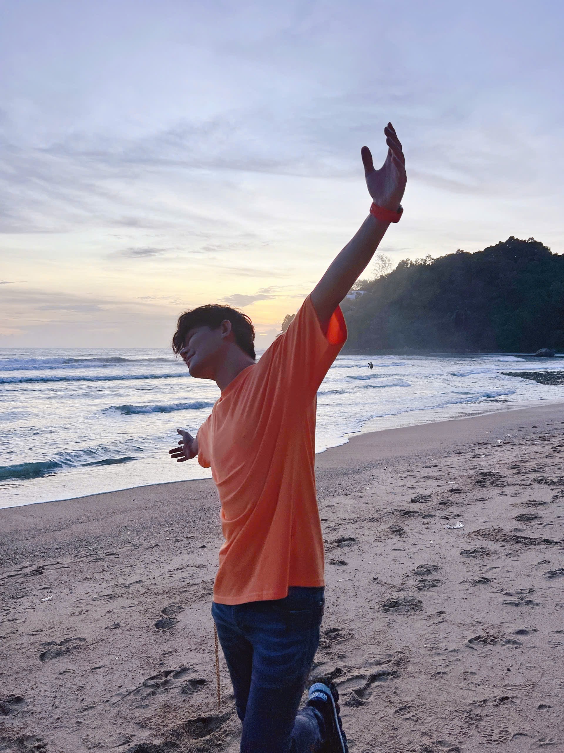 Nathan Lee 'chữa lành' trái tim cô đơn với ca khúc mới 'Người có nhớ tôi không'