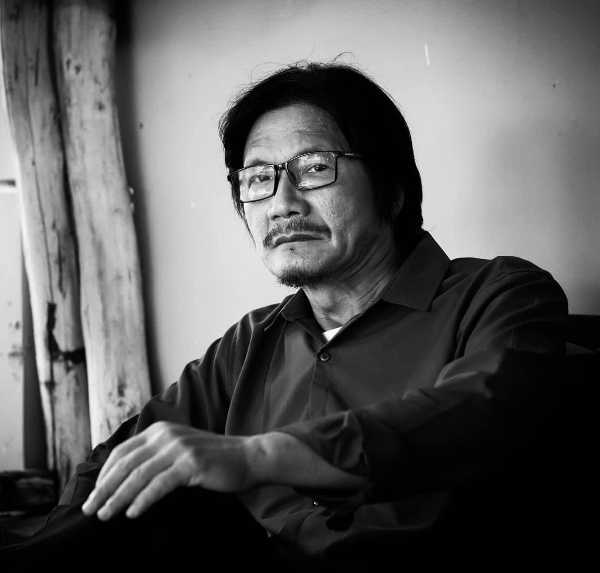 NSƯT Công Ninh: Tuổi 63 vẫn hết mình với nghệ thuật, viên mãn bên vợ kém 22 tuổi