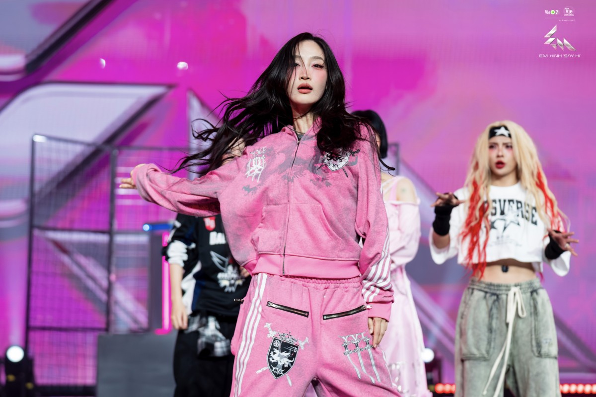 Phương Ly, Bích Phương gây sốt với màn dance battle đầy quyến rũ