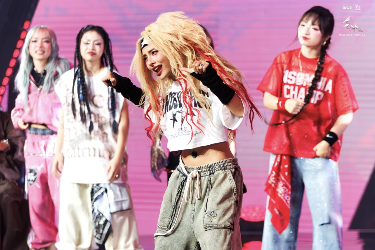 Phương Ly, Bích Phương gây sốt với màn dance battle đầy quyến rũ