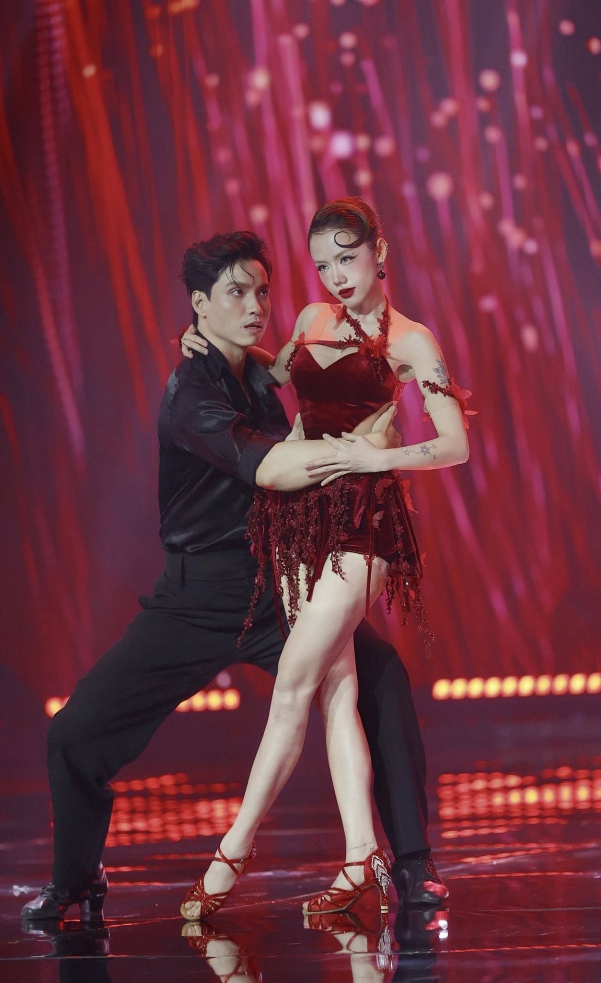 Phương Ly, Bích Phương gây sốt với màn dance battle đầy quyến rũ