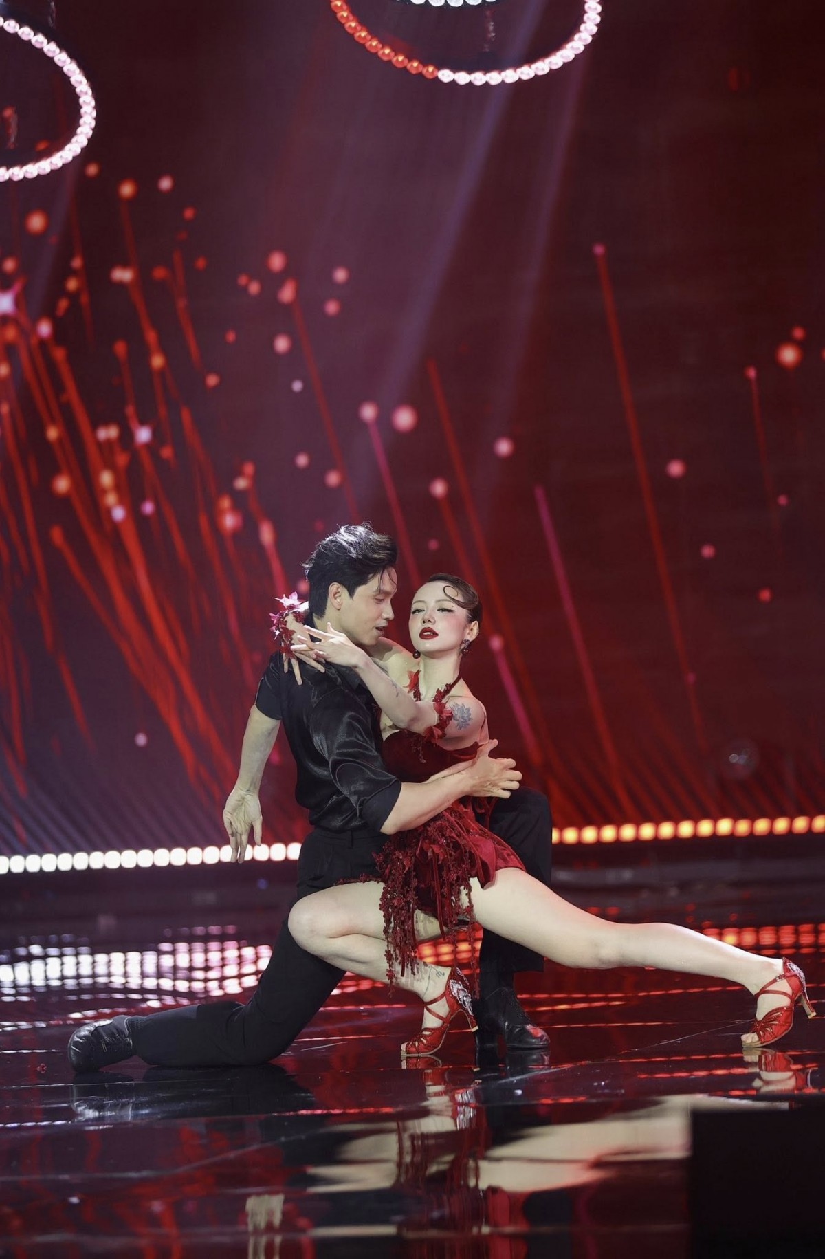 Phương Ly, Bích Phương gây sốt với màn dance battle đầy quyến rũ