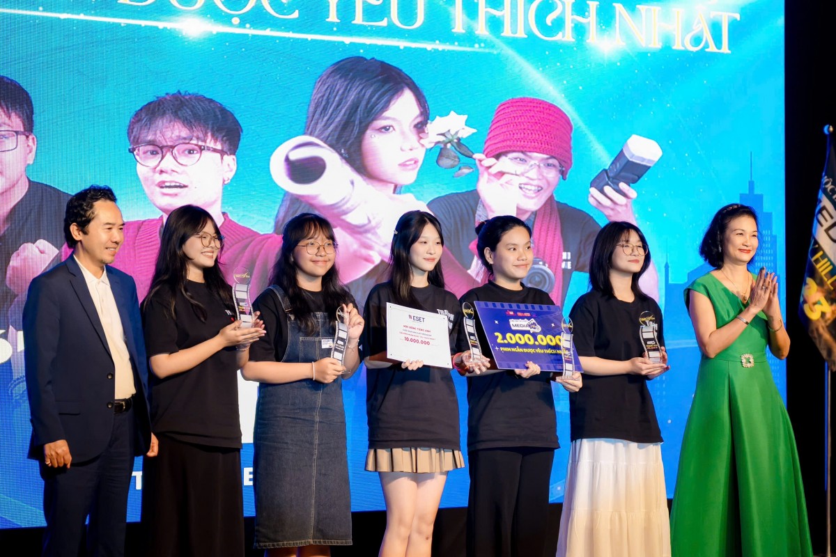 'Vai diễn cuối cùng' lập hat-trick tại Gala Công chiếu và Trao giải Media24h 2025: Mở ra cánh cửa điện ảnh quốc tế